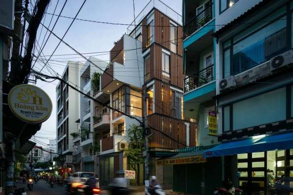 Nhà phố 5 tầng đầy ấm cúng và tình cảm của gia đình 3 thế hệ tại Sài Gòn